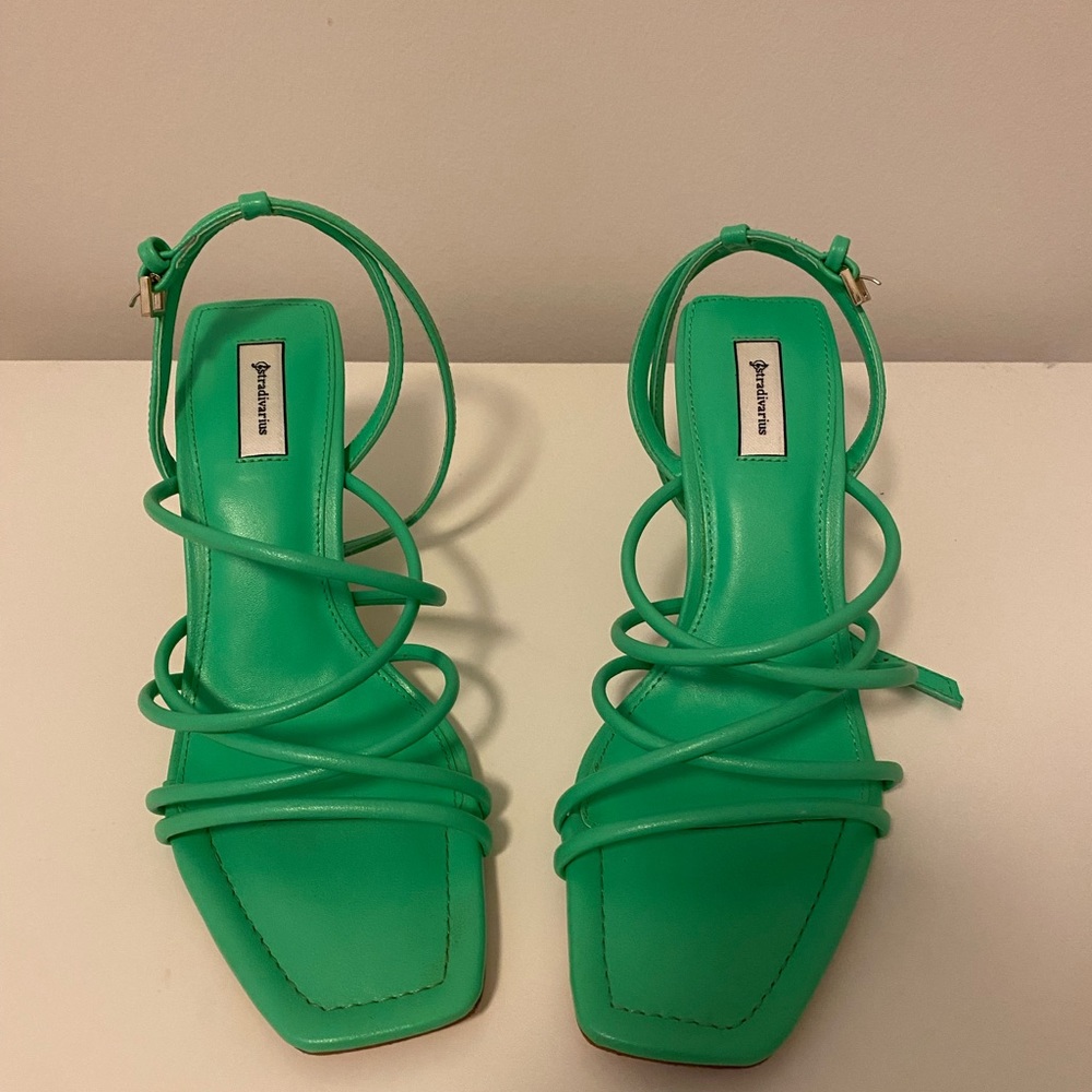 Stradivarius scrappy healed sandal with squared toe in green Size US 8